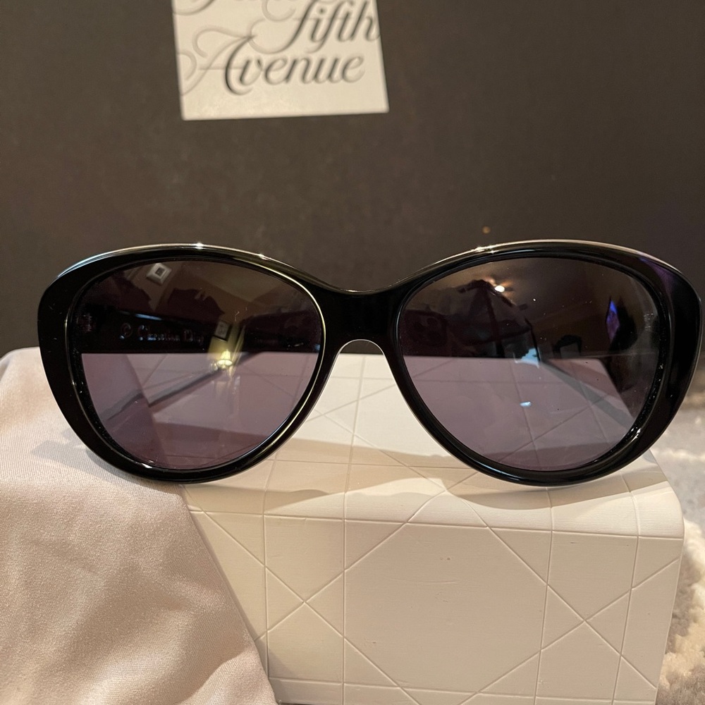 So sophisticated Dior Black Cat Eye Sunglasses